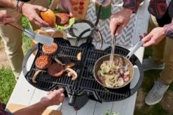 NomadiQ Draagbare Gasbarbecue - Zwart -Outwell Winkel 1266 1900 c2vydmljzt1pbwfnzxmmc3jjpwh0dhbzjtnbjtjgjtjgd3d3lm5vbwfkaxfiyneuy29tjtjgd3aty29udgvudcuyrnvwbg9hzhmlmkyymdiwjtjgmtalmkzub21hzglxlw1lzxitzgfulwvlbi1iyneuanbnjmn