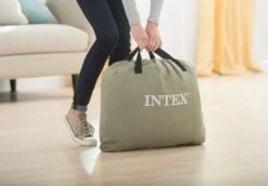 Intex Comfort Plush Hoog Luchtbed - Queensize - Ingebouwde Elektrische Pomp 21 Intex Comfort Plush Hoog Luchtbed - Queensize - Ingebouwde Elektrische Pomp -Outwell Winkel 1320 1900 64414 inuse1 2017 300