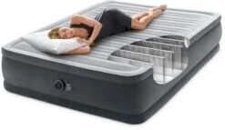 Intex Comfort Plush Hoog Luchtbed - Queensize - Ingebouwde Elektrische Pomp 17 Intex Comfort Plush Hoog Luchtbed - Queensize - Ingebouwde Elektrische Pomp -Outwell Winkel 1320 1900 64414 inuse3 2023 300