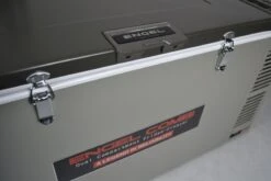 Engel MD60F-C Dual-zone Compressor Koelbox - 57 Liter -Outwell Winkel 1900 2849 md60fc verschluss detail